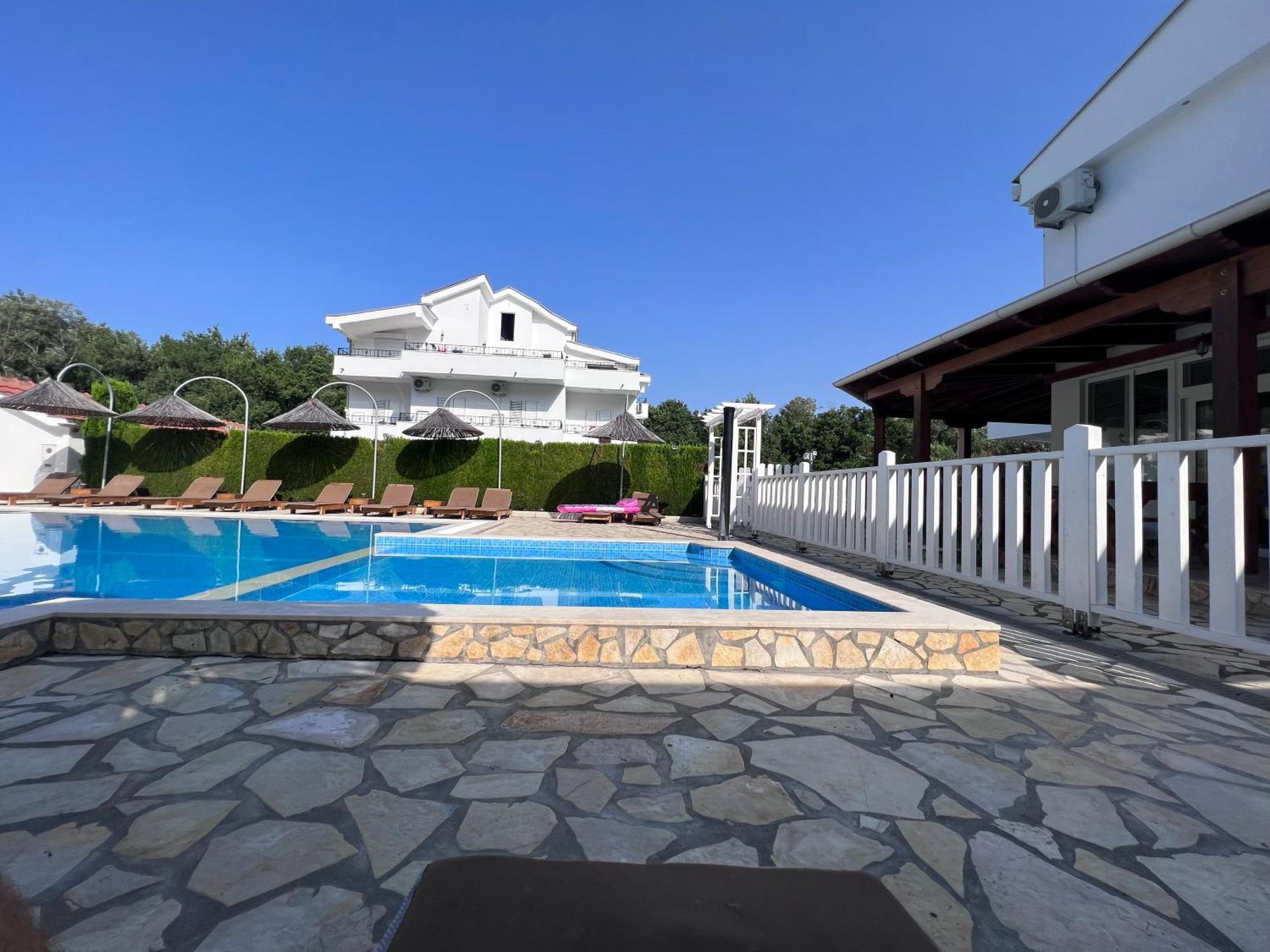 Residence Leora Улцинь Экстерьер фото